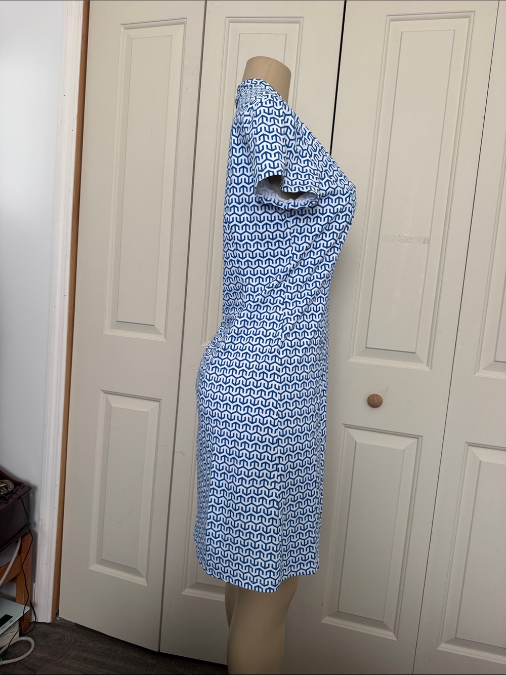 J. McLaughlin Blue & White Geometric V-Neck Dress worn once for trying - Picture 4 of 9
